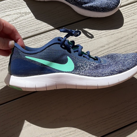 Nike shoes - Picture 2 of 5